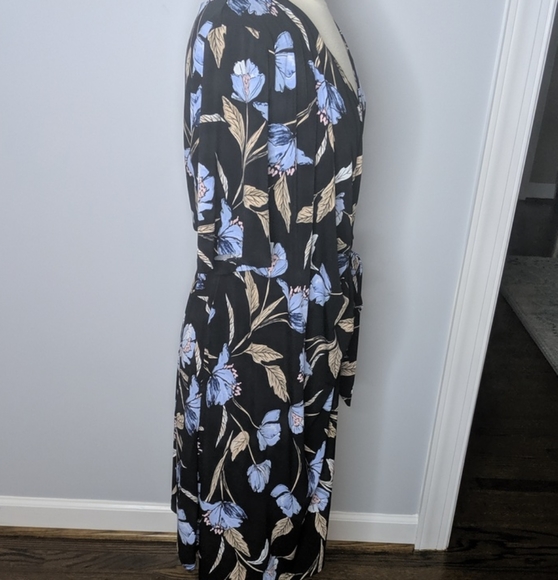 Motherhood Maternity XL Wrap Blue Floral Black - Picture 6 of 7